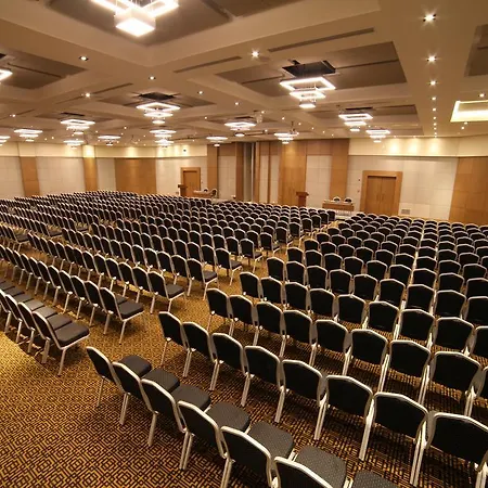 诺富特科尼亚酒店 5*