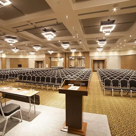 诺富特科尼亚酒店 5*